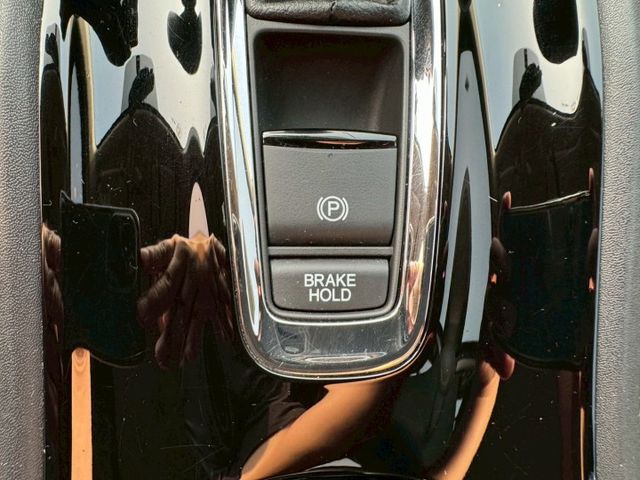 HRV S版  僅跑三萬公里!!! 全車原版件  LED頭燈 換檔撥片  盲點  光感應頭燈 定速 循跡  第15張相片