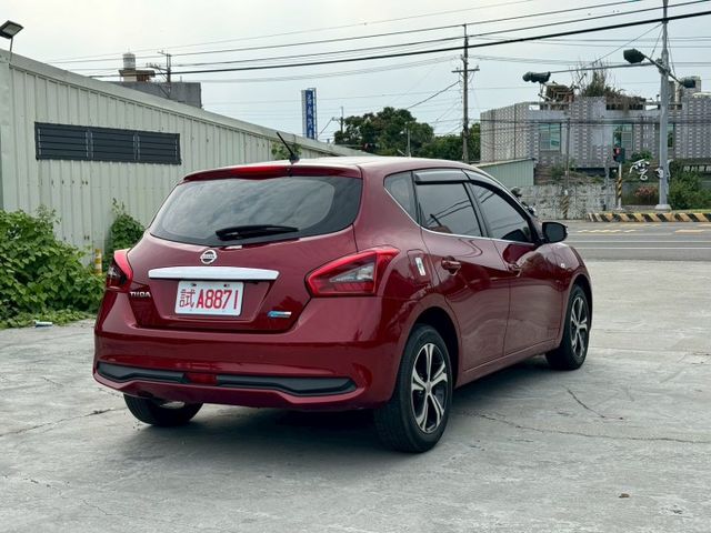 僅跑三萬 市場最低里程!!!  全車原鈑件  定速巡航  免鑰匙啟動  摸門感應  恆溫 盲點偵測  第5張相片
