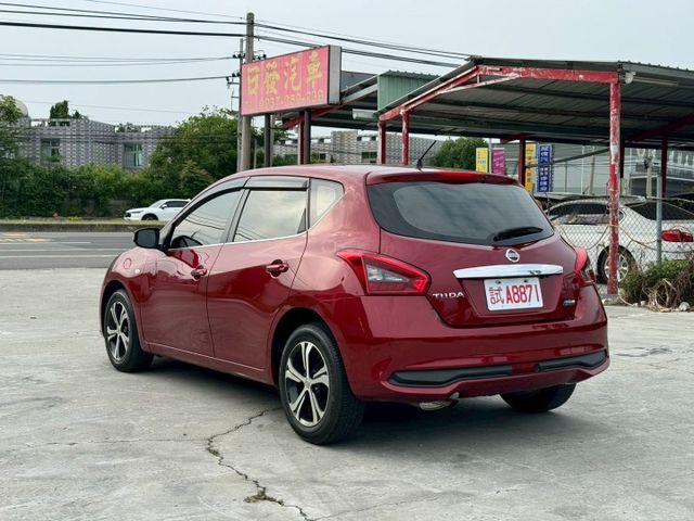 僅跑三萬 市場最低里程!!!  全車原鈑件  定速巡航  免鑰匙啟動  摸門感應  恆溫 盲點偵測  第6張相片