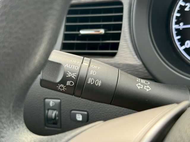 僅跑三萬 市場最低里程!!!  全車原鈑件  定速巡航  免鑰匙啟動  摸門感應  恆溫 盲點偵測  第12張相片