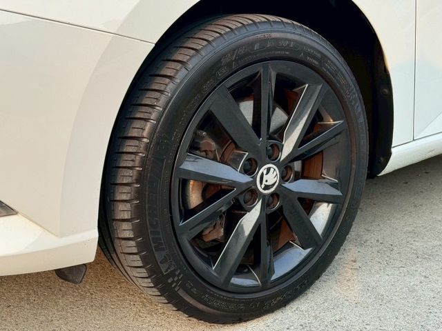 FABIA 僅跑7萬公里   【認證車】年度稅金僅8640元   定速 免鑰匙  循跡  CAR PLAY  第9張相片