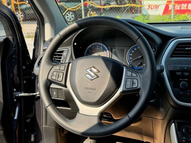 SX4 crossover  代步車好選擇 稅金省 安全性高  值得你入手的小休旅  第16張相片
