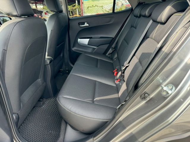 僅跑3萬 小改款 PICANTO X-LINE  全車原鈑件 車道維持 前方主動煞車  7安全氣囊  第8張相片
