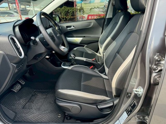 僅跑3萬 小改款 PICANTO X-LINE  全車原鈑件 車道維持 前方主動煞車  7安全氣囊  第9張相片