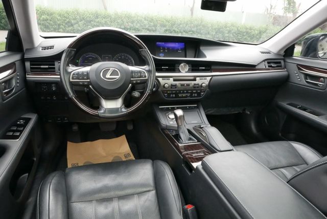 『升級LSS安全防護❖ACC跟車❖頂規油電旗艦』10安｜預警防護｜車道偏移｜盲點｜IKEY｜倒車顯影｜導航｜原廠保養  第7張相片