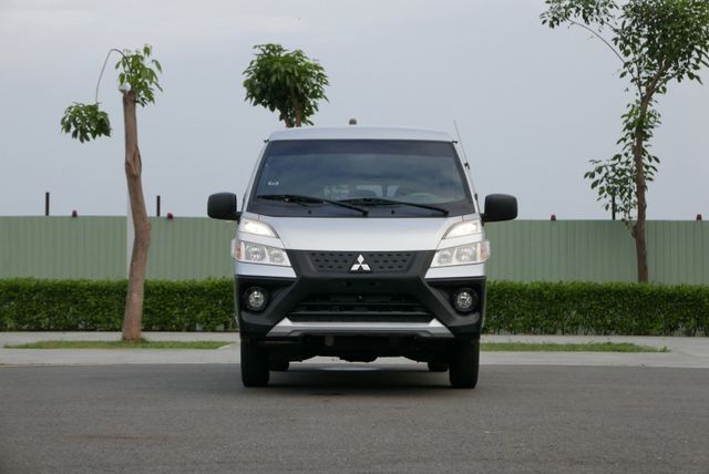 『舒適八人座廂車❖自排輕鬆駕馭❖定速』SRS安全氣囊｜盲點偵測｜光感應頭燈｜車身穩定｜循跡防滑｜斜坡起步｜胎壓偵測｜貨車  第2張相片