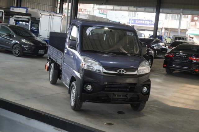 『僅跑6千2❖電動升降尾門』ABS防鎖死｜光感應頭燈｜行車紀錄器｜循跡防滑｜車身動態穩定｜抬頭顯影｜胎壓偵測  第2張相片