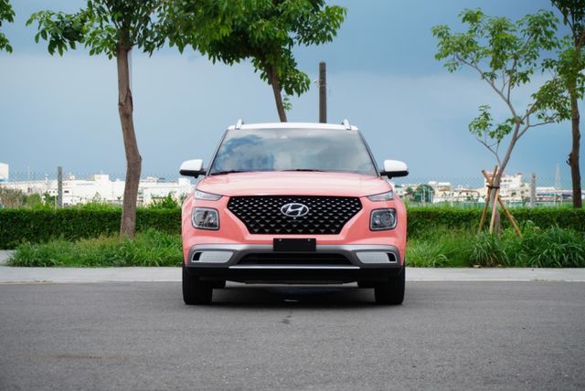 『限量特殊色超圈粉❖頂規GLC❖僅跑2萬4』定速巡航｜雙系統CARPLAY｜車道偏移｜主動煞停｜無線充電｜倒車顯影  第2張相片