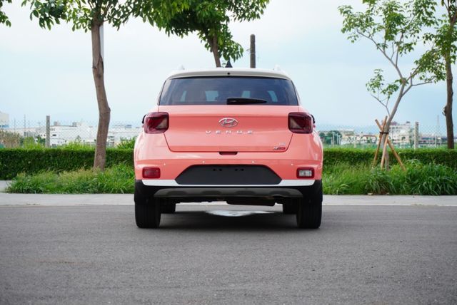 『限量特殊色超圈粉❖頂規GLC❖僅跑2萬4』定速巡航｜雙系統CARPLAY｜車道偏移｜主動煞停｜無線充電｜倒車顯影  第4張相片