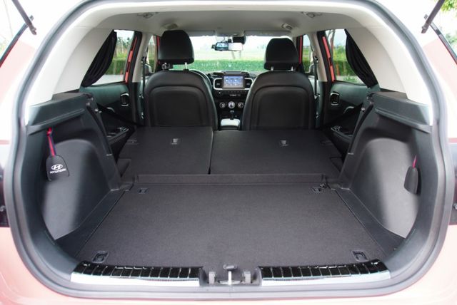 『限量特殊色超圈粉❖頂規GLC❖僅跑2萬4』定速巡航｜雙系統CARPLAY｜車道偏移｜主動煞停｜無線充電｜倒車顯影  第6張相片