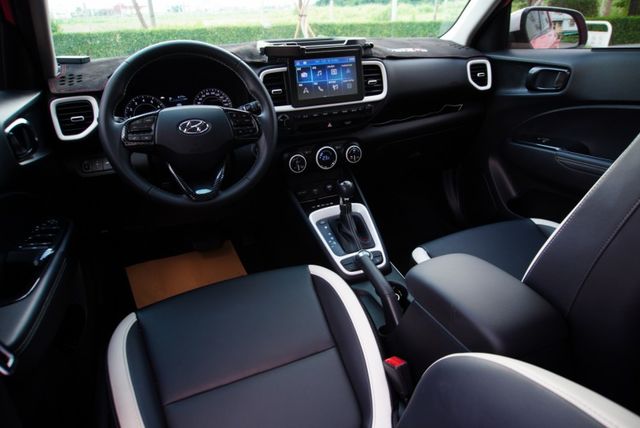 『限量特殊色超圈粉❖頂規GLC❖僅跑2萬4』定速巡航｜雙系統CARPLAY｜車道偏移｜主動煞停｜無線充電｜倒車顯影  第7張相片