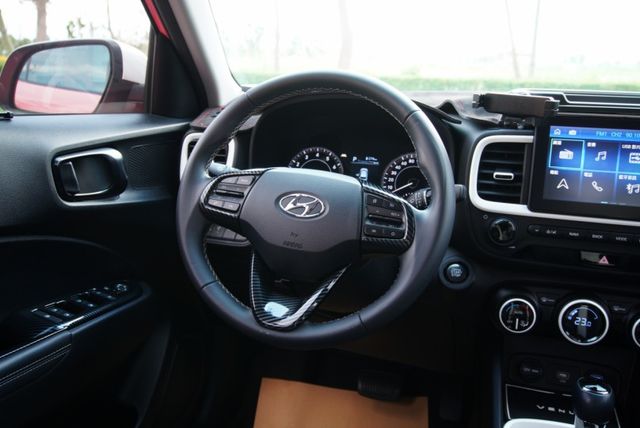 『限量特殊色超圈粉❖頂規GLC❖僅跑2萬4』定速巡航｜雙系統CARPLAY｜車道偏移｜主動煞停｜無線充電｜倒車顯影  第8張相片
