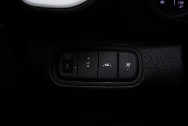 『限量特殊色超圈粉❖頂規GLC❖僅跑2萬4』定速巡航｜雙系統CARPLAY｜車道偏移｜主動煞停｜無線充電｜倒車顯影  第16張相片