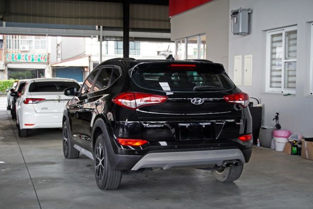 『汽油尊貴Turbo版❖全景天窗』LED頭燈｜6安｜電動座椅｜倒車顯影｜雙離合器｜17吋鋁圈｜定速巡航  第3張相片