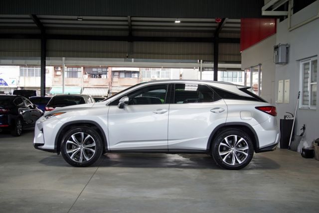 『更換4顆全新米其林輪胎❖感應式定速定距❖360環景』QI無線充電板｜10安｜盲點｜主動安全防護｜車道偏移｜雙前電動座椅  第4張相片