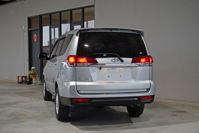 『僅跑2萬8❖五人座廂式』定速巡航｜循跡防滑｜雙安全氣囊｜光感應頭燈｜倒車顯影｜前後行車紀錄器｜藍芽音響  第3張相片