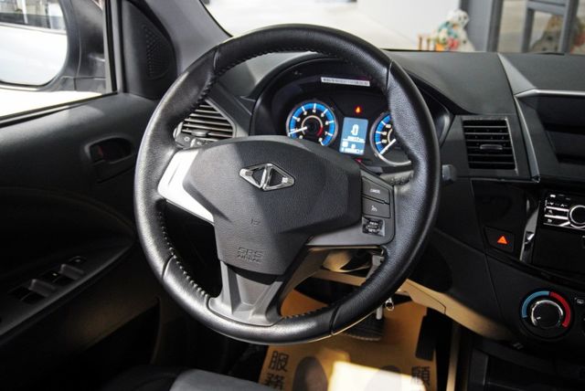 『僅跑2萬8❖五人座廂式』定速巡航｜循跡防滑｜雙安全氣囊｜光感應頭燈｜倒車顯影｜前後行車紀錄器｜藍芽音響  第8張相片