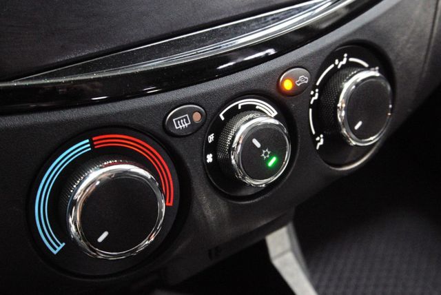 『僅跑2萬8❖五人座廂式』定速巡航｜循跡防滑｜雙安全氣囊｜光感應頭燈｜倒車顯影｜前後行車紀錄器｜藍芽音響  第14張相片