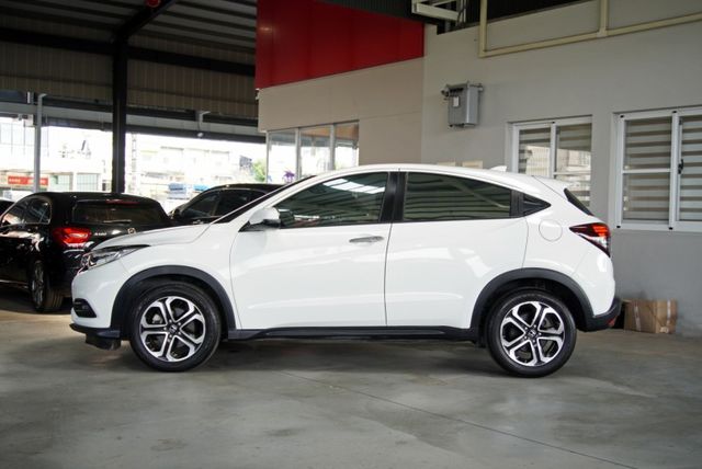 『九大主動安全系統❖LED星鑽頭燈』定速巡航｜6安｜CARPLAY｜導航｜倒車顯影｜換檔撥片｜倒車顯影｜休旅 SRV  第4張相片