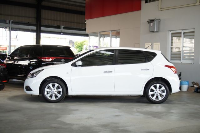 『僅跑1萬7❖智慧影音主機』循跡防滑｜6安｜雙系統CARPLAY｜光感應頭燈｜倒車顯影｜行車紀錄器  第2張相片