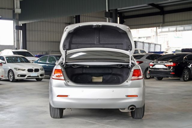 『便宜代步車❖車況良好』循跡防滑｜定速系統｜安全氣囊｜駕駛座電動椅｜倒車顯影｜雙區恆溫空調｜導航系統｜房車  第5張相片