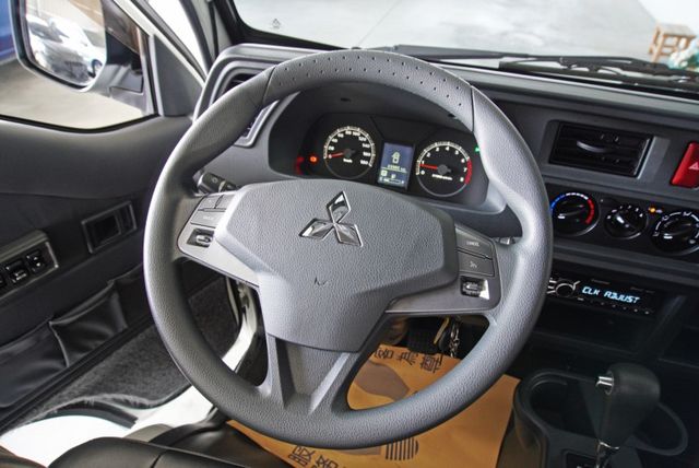 『可調式升降篷❖定速巡航❖僅跑3萬3』循跡防滑｜藍芽｜倒車顯影｜前後行車紀錄器｜自排｜貨車  第7張相片