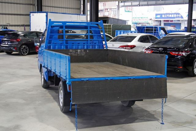 『僅跑7萬5❖車況佳』三人座舒適大空間｜冷暖空調｜迴轉半徑僅4.9尺｜霧燈｜頭燈水平調整｜貨車  第5張相片