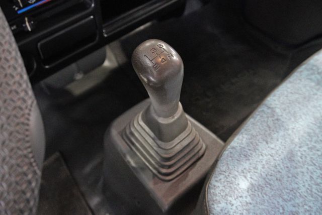 『僅跑7萬5❖車況佳』三人座舒適大空間｜冷暖空調｜迴轉半徑僅4.9尺｜霧燈｜頭燈水平調整｜貨車  第10張相片