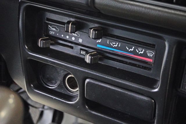 『僅跑7萬5❖車況佳』三人座舒適大空間｜冷暖空調｜迴轉半徑僅4.9尺｜霧燈｜頭燈水平調整｜貨車  第12張相片