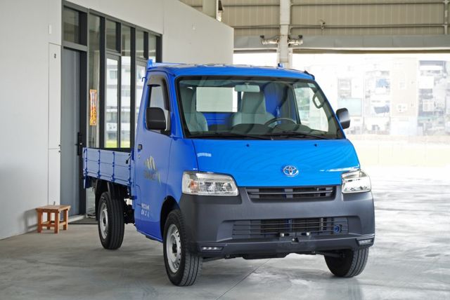 『僅跑3萬1❖框式 手排貨車』循跡防滑｜雙安全氣囊｜光感應頭燈｜胎壓偵測｜節能怠速熄火｜藍牙音響｜煞車輔助系統  第2張相片