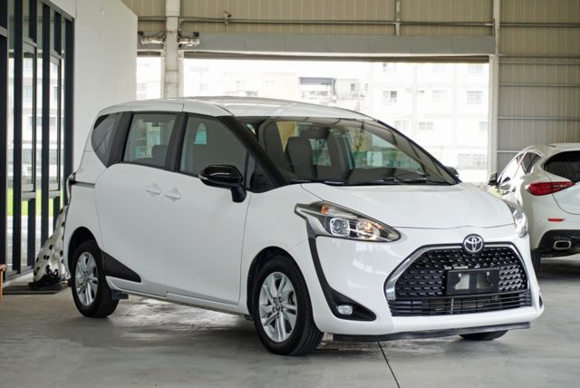 『僅跑3萬4❖主動安全系統』第三排座椅｜循跡防滑｜6安｜光感應頭燈｜IKEY｜預警式防護｜車道偏移警示｜7人座 休旅車  第2張相片