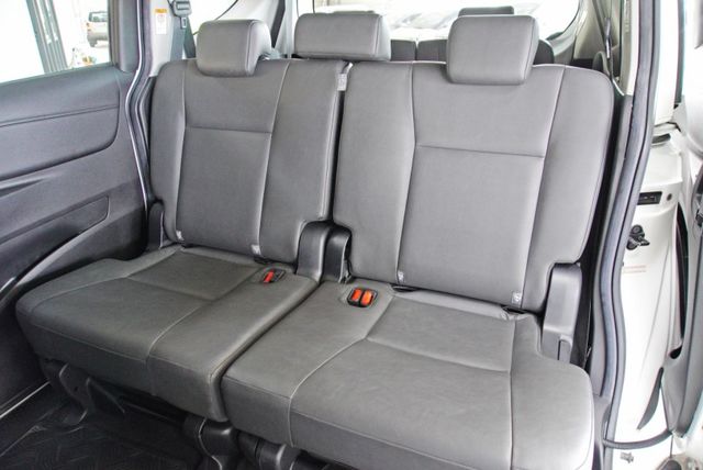 『僅跑3萬4❖主動安全系統』第三排座椅｜循跡防滑｜6安｜光感應頭燈｜IKEY｜預警式防護｜車道偏移警示｜7人座 休旅車  第7張相片