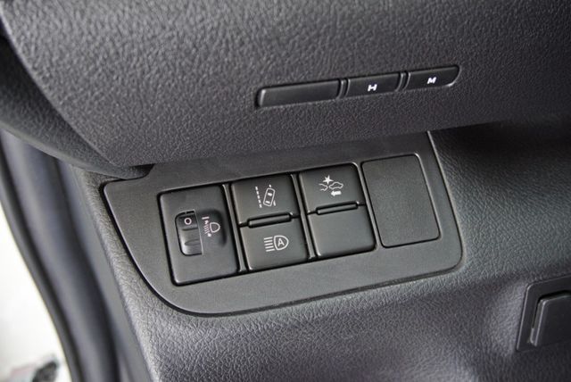 『僅跑3萬4❖主動安全系統』第三排座椅｜循跡防滑｜6安｜光感應頭燈｜IKEY｜預警式防護｜車道偏移警示｜7人座 休旅車  第10張相片