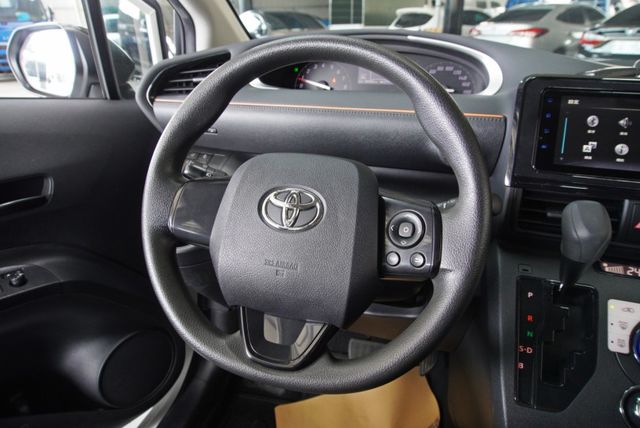 『僅跑3萬4❖主動安全系統』第三排座椅｜循跡防滑｜6安｜光感應頭燈｜IKEY｜預警式防護｜車道偏移警示｜7人座 休旅車  第11張相片