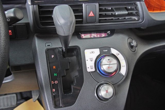 『僅跑3萬4❖主動安全系統』第三排座椅｜循跡防滑｜6安｜光感應頭燈｜IKEY｜預警式防護｜車道偏移警示｜7人座 休旅車  第12張相片