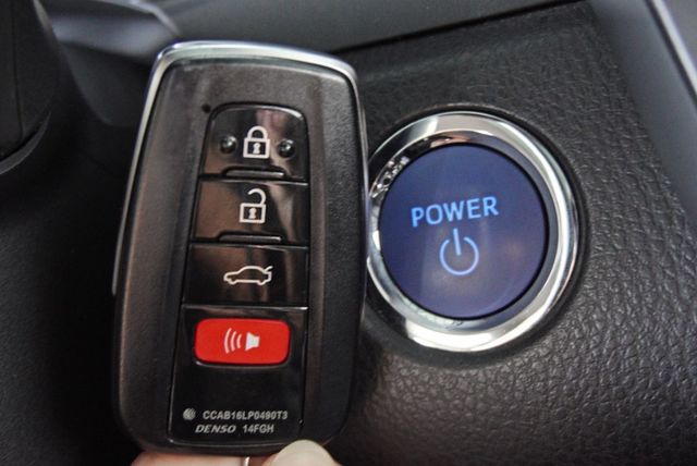 『油電混合 旗艦❖高剛性底盤』ACC車距維持｜7安｜盲點｜抬頭顯示器｜雙前電動座椅｜全景天窗｜預警式防護｜IKEY｜房車  第14張相片