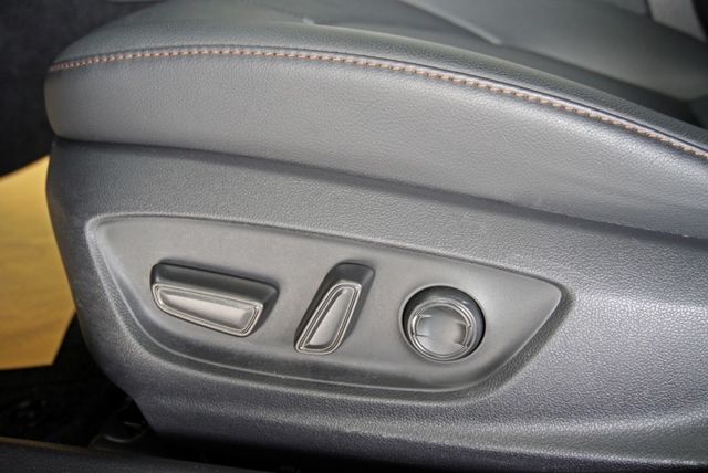 『油電混合 旗艦❖高剛性底盤』ACC車距維持｜7安｜盲點｜抬頭顯示器｜雙前電動座椅｜全景天窗｜預警式防護｜IKEY｜房車  第19張相片