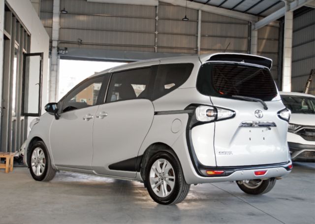 『7人座 休旅車❖九大主動安全系統』定速巡航｜6安｜循跡防滑｜下淺式第三排座椅｜倒車顯影｜行車紀錄器｜循跡防滑  第3張相片