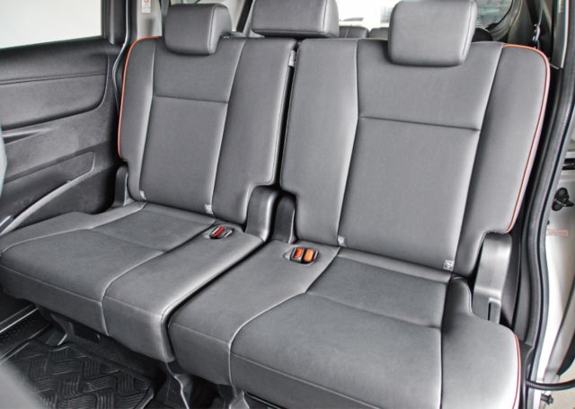 『7人座 休旅車❖九大主動安全系統』定速巡航｜6安｜循跡防滑｜下淺式第三排座椅｜倒車顯影｜行車紀錄器｜循跡防滑  第8張相片