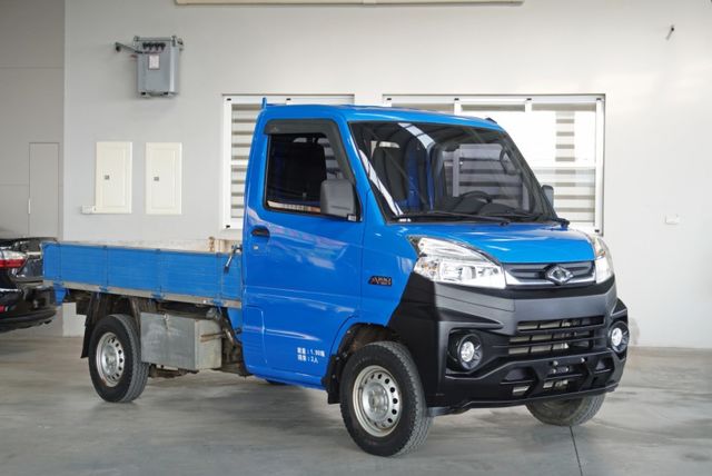 『四輪傳動❖白鐵貨斗❖僅跑2萬9』循跡防滑｜車身動態穩定｜光感應頭燈｜胎壓偵測｜冷暖空調｜斜坡起步｜手排 框式貨車  第2張相片