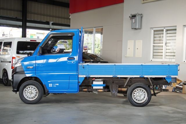 『四輪傳動❖白鐵貨斗❖僅跑2萬9』循跡防滑｜車身動態穩定｜光感應頭燈｜胎壓偵測｜冷暖空調｜斜坡起步｜手排 框式貨車  第4張相片