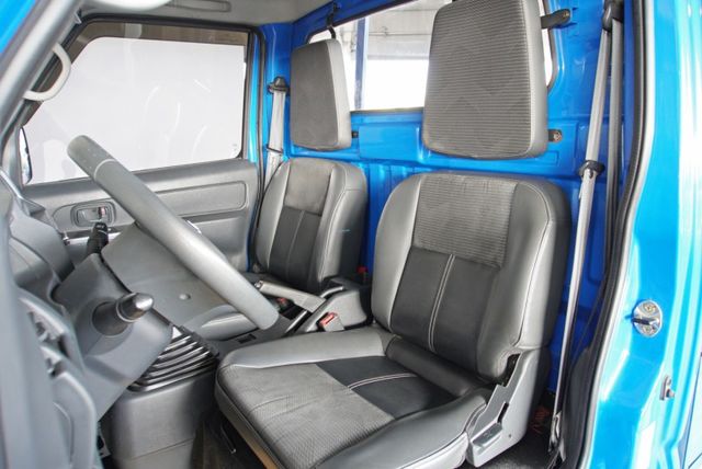 『四輪傳動❖白鐵貨斗❖僅跑2萬9』循跡防滑｜車身動態穩定｜光感應頭燈｜胎壓偵測｜冷暖空調｜斜坡起步｜手排 框式貨車  第6張相片