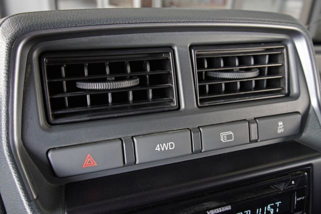 『四輪傳動❖白鐵貨斗❖僅跑2萬9』循跡防滑｜車身動態穩定｜光感應頭燈｜胎壓偵測｜冷暖空調｜斜坡起步｜手排 框式貨車  第12張相片