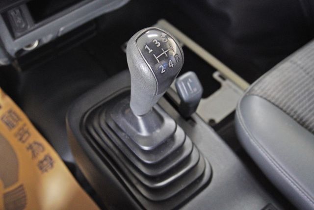 『四輪傳動❖白鐵貨斗❖僅跑2萬9』循跡防滑｜車身動態穩定｜光感應頭燈｜胎壓偵測｜冷暖空調｜斜坡起步｜手排 框式貨車  第13張相片