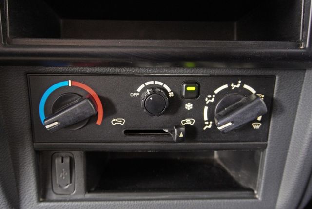 『四輪傳動❖白鐵貨斗❖僅跑2萬9』循跡防滑｜車身動態穩定｜光感應頭燈｜胎壓偵測｜冷暖空調｜斜坡起步｜手排 框式貨車  第15張相片