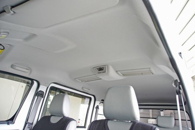 『僅跑3萬❖五人座廂式 手排❖全新圈胎』怠速熄火｜雙安全氣囊｜循跡防滑｜光感應頭燈｜倒車顯影｜行車紀錄器｜小客貨車  第8張相片