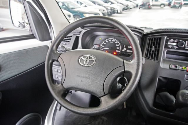 『僅跑3萬❖五人座廂式 手排❖全新圈胎』怠速熄火｜雙安全氣囊｜循跡防滑｜光感應頭燈｜倒車顯影｜行車紀錄器｜小客貨車  第10張相片