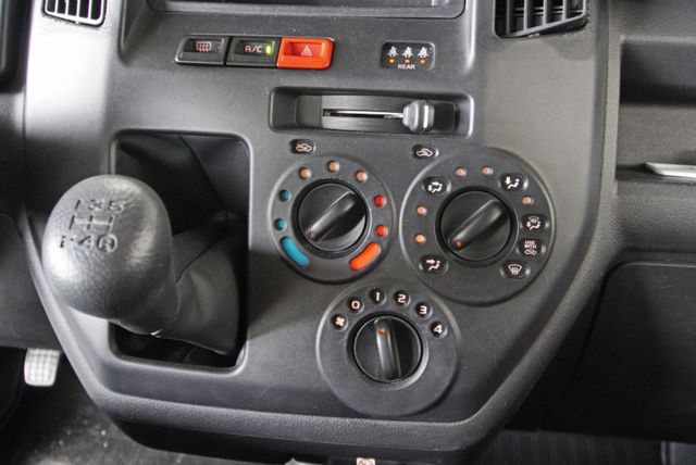 『僅跑3萬❖五人座廂式 手排❖全新圈胎』怠速熄火｜雙安全氣囊｜循跡防滑｜光感應頭燈｜倒車顯影｜行車紀錄器｜小客貨車  第12張相片