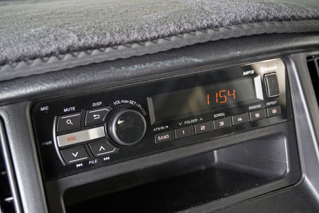 『僅跑3萬❖五人座廂式 手排❖全新圈胎』怠速熄火｜雙安全氣囊｜循跡防滑｜光感應頭燈｜倒車顯影｜行車紀錄器｜小客貨車  第14張相片