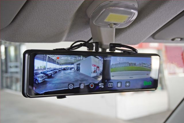 『僅跑3萬❖五人座廂式 手排❖全新圈胎』怠速熄火｜雙安全氣囊｜循跡防滑｜光感應頭燈｜倒車顯影｜行車紀錄器｜小客貨車  第16張相片